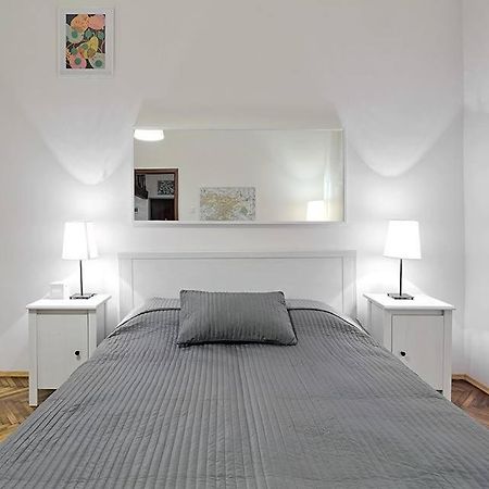 קרקוב Apartment Next To The Main Square מראה חיצוני תמונה